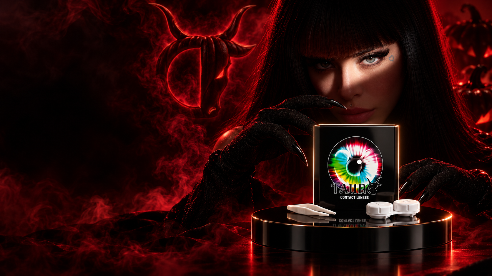 TAURO model presenting the contact lens kit